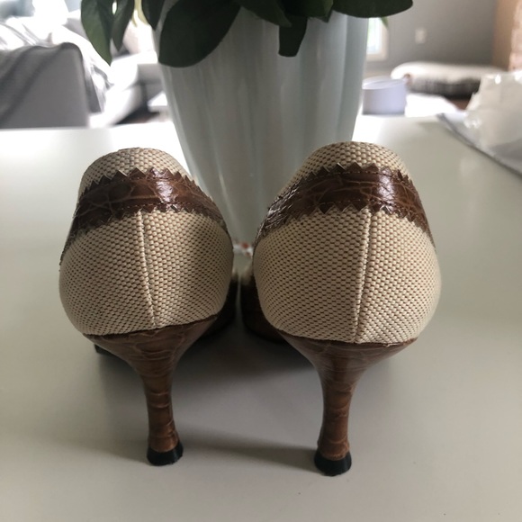 Stuart Weitzman brownheels size4 (leather& fabric) - Picture 9 of 11